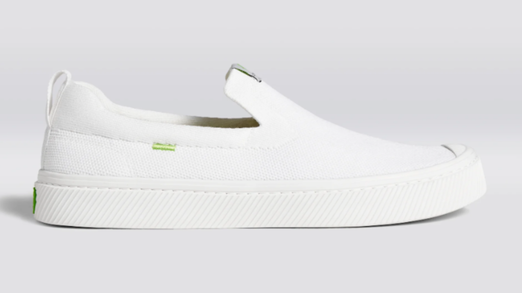 Cariuma's sustainable white sneakers for men